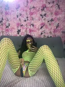 Ines-z online show from April 22, 2026, 8:15 pm