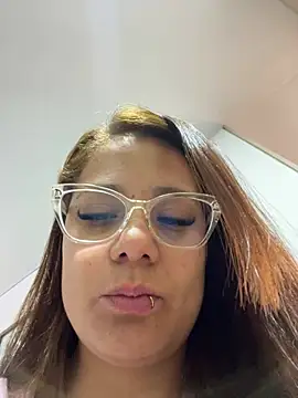 Pretty  Milf online show from June 25, 2026, 2:33 pm