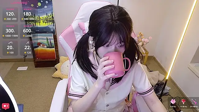 Qiqiiii-05 online show from June 6, 2026, 1:49 pm