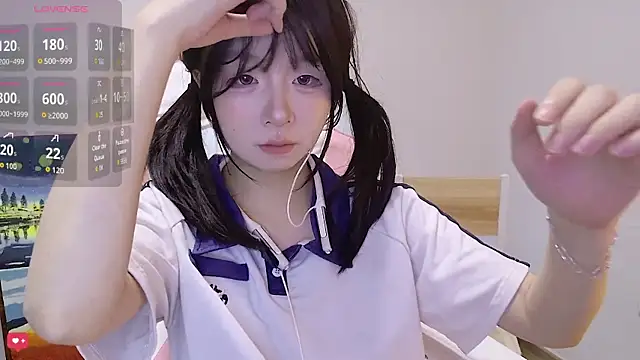 Qiqiiii-05 online show from June 15, 2026, 12:27 pm