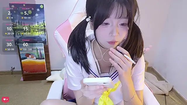 Qiqiiii-05 online show from June 12, 2026, 11:52 am