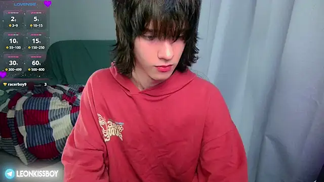LeonBoykisser online show from June 28, 2026, 10:54 am