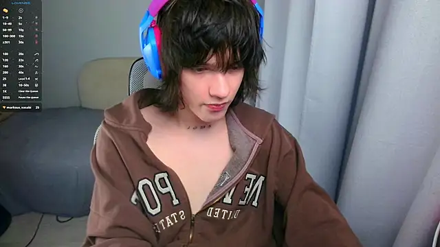 LeonBoykisser online show from June 7, 2026, 10:15 pm