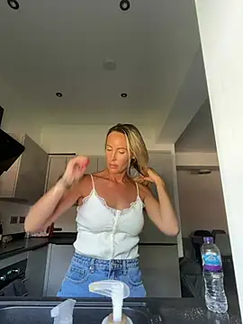 Daisyprin online show from June 27, 2026, 11:49 am
