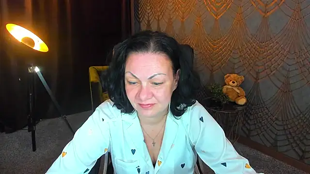 IrissMoon online show from June 14, 2026, 2:24 am