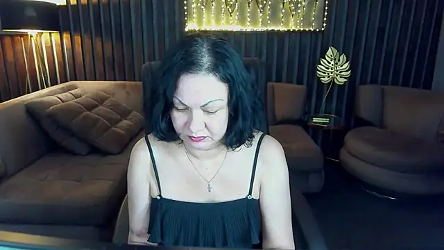 IrissMoon online show from June 30, 2026, 5:46 pm