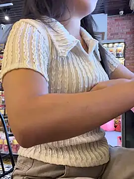 Lyn-be99 online show from May 26, 2026, 5:16 am