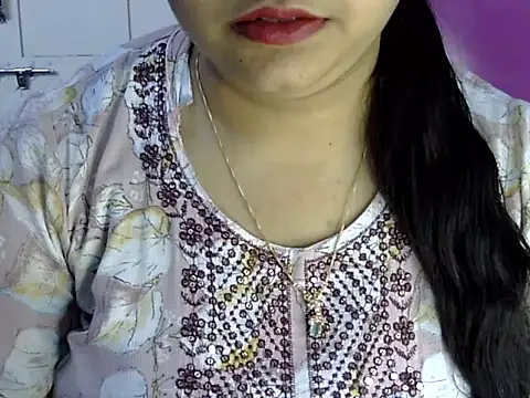 Cute Aliyaa online show from June 18, 2026, 1:27 pm