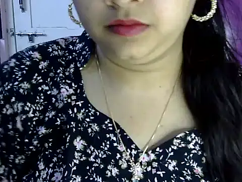 Cute Aliyaa online show from June 23, 2026, 1:20 pm