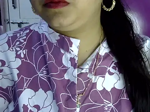 Cute Aliyaa online show from June 24, 2026, 2:04 pm