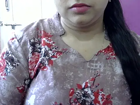 Cute Aliyaa online show from May 4, 2026, 10:40 am