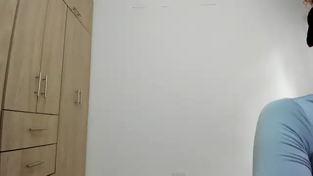 Hannakitten77 online show from February 25, 2026, 10:42 pm