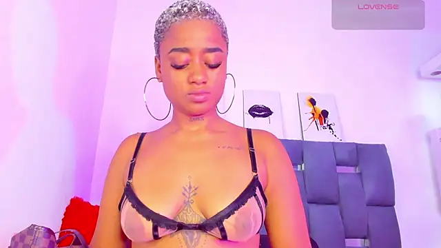 Snapshot of AgathaBladde chatting on May 24, 2026, 2:44 am AgathaBladde online show from May 24, 2026, 2:44 am