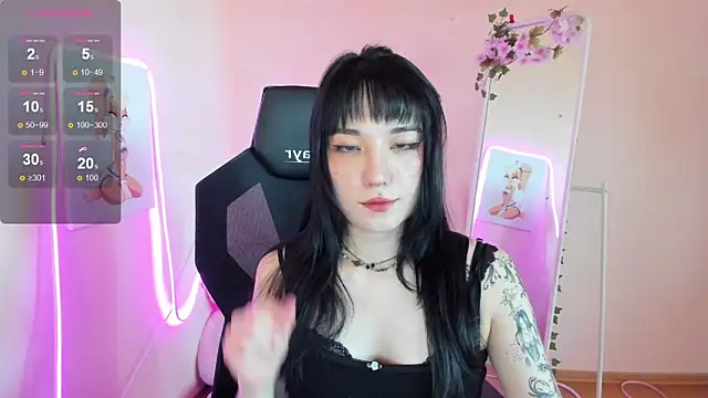 AliceeinWonderlanddd online show from June 16, 2026, 2:33 am