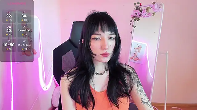 AliceeinWonderlanddd online show from June 17, 2026, 2:33 am