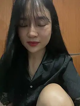 hotgirl-sexy online show from May 17, 2026, 3:12 pm