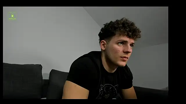 Loris Garcia online show from March 15, 2026, 5:42 pm