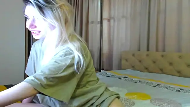 Snapshot of Lesyalisss chatting on April 26, 2026, 7:22 pm Lesyalisss online show from April 26, 2026, 7:22 pm