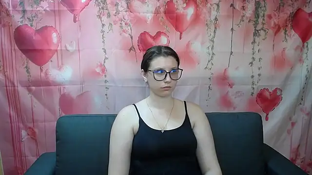 LilianaShine online show from July 3, 2026, 5:03 am
