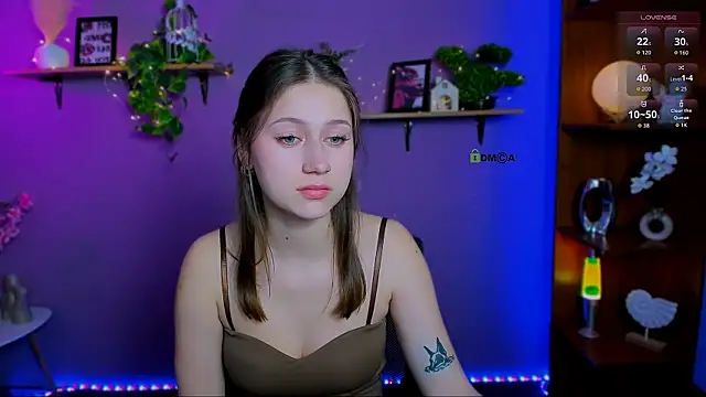 arianaa cat online show from April 20, 2026, 10:11 pm