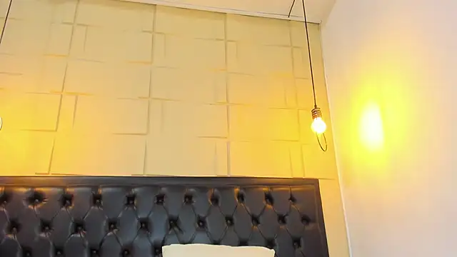 RousMature online show from April 22, 2026, 8:04 pm