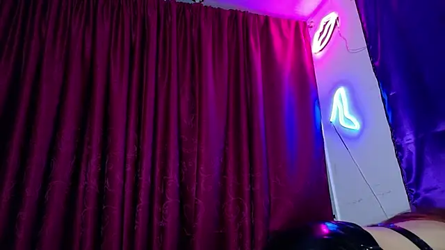MadLustt online show from June 8, 2026, 10:32 pm