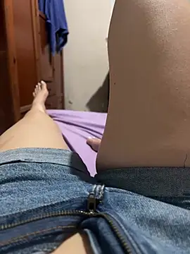 morenalinda22 online show from April 19, 2026, 7:38 pm