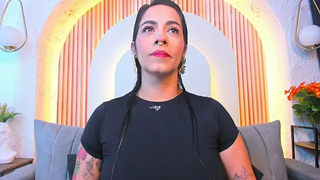 violet scott  online show from June 6, 2026, 10:53 am