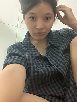 Snapshot of Suzu_xx01 chatting on May 28, 2026, 3:51 pm Suzu xx01 online show from May 28, 2026, 3:51 pm