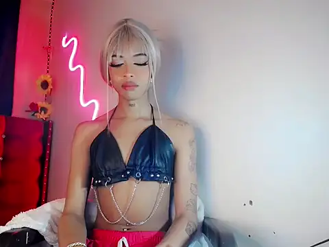 DahliaGill online show from June 15, 2026, 2:28 pm