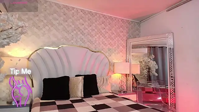 YazminJenner online show from April 29, 2026, 5:11 am