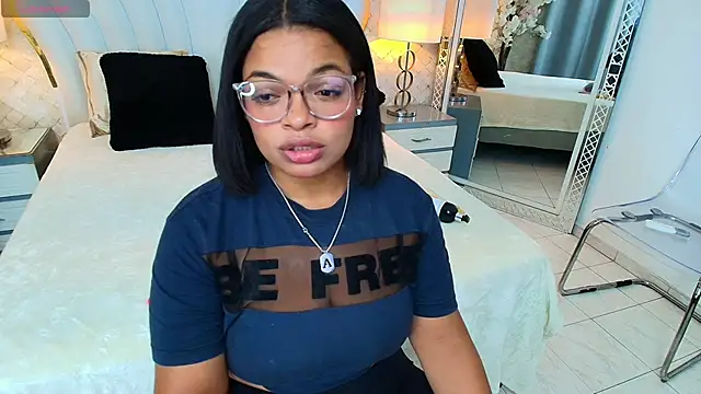 YazminJenner online show from April 24, 2026, 5:09 am