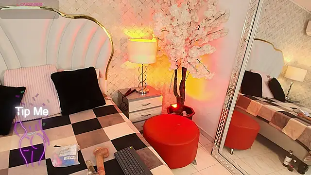YazminJenner online show from May 16, 2026, 4:22 am