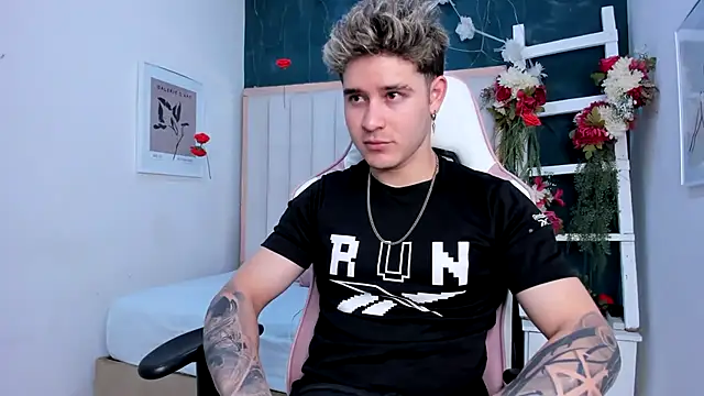 rayan linxx online show from June 17, 2026, 8:08 pm