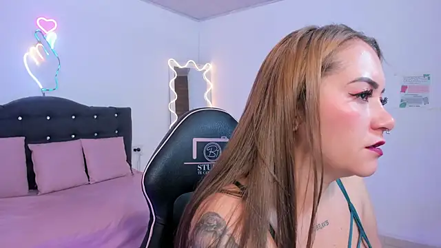 LUNAKITTY TAY online show from June 13, 2026, 11:41 am