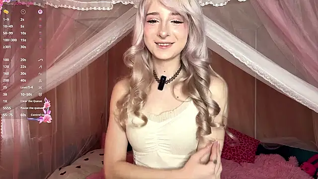 Snapshot of EvaQT chatting on March 6, 2026, 7:58 am EvaQT online show from March 6, 2026, 7:58 am