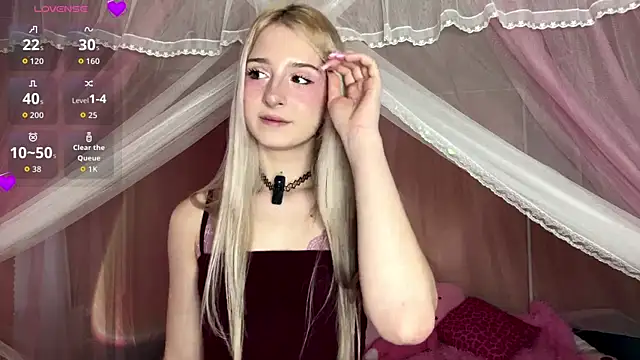 Snapshot of EvaQT chatting on March 4, 2026, 7:16 am EvaQT online show from March 4, 2026, 7:16 am