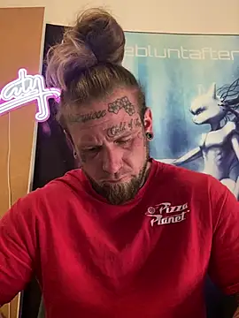 Smokebluntafterblunt online show from June 3, 2026, 2:07 pm