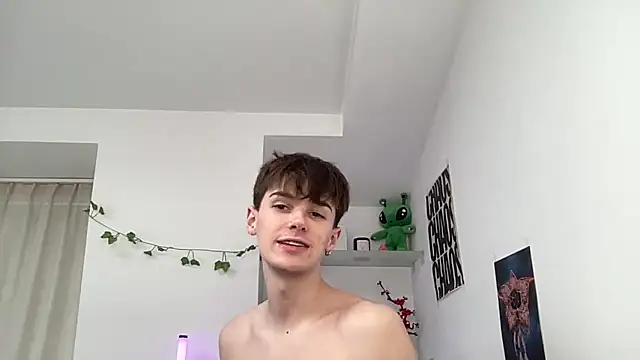 YourMilkyGuy online show from June 15, 2026, 12:16 pm