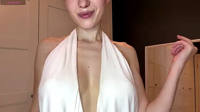 Alicecutepie online show from June 13, 2026, 6:55 am