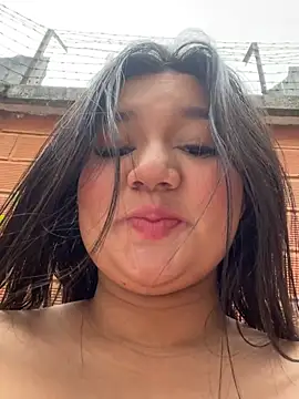 luna bradley  online show from June 24, 2026, 1:21 pm