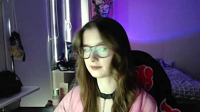 Snapshot of LunaXcherry chatting on April 28, 2026, 4:44 pm LunaXcherry online show from April 28, 2026, 4:44 pm