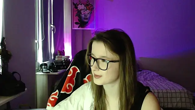Snapshot of LunaXcherry chatting on April 13, 2026, 4:55 pm LunaXcherry online show from April 13, 2026, 4:55 pm