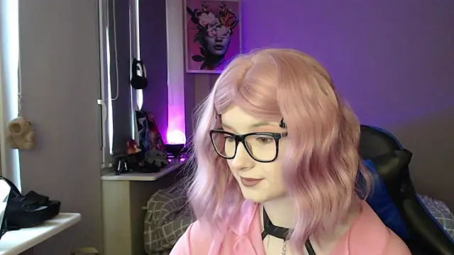 Snapshot of LunaXcherry chatting on April 8, 2026, 4:41 pm LunaXcherry online show from April 8, 2026, 4:41 pm