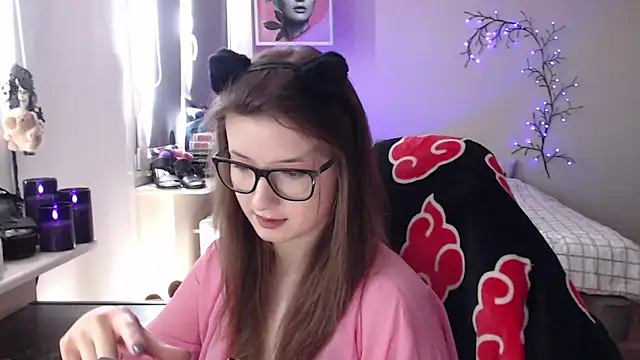 Snapshot of LunaXcherry chatting on May 1, 2026, 9:03 am LunaXcherry online show from May 1, 2026, 9:03 am