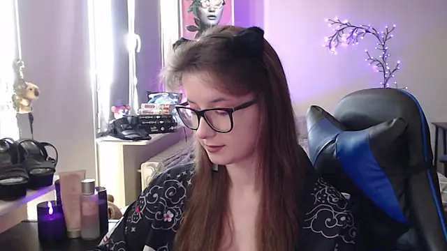 Snapshot of LunaXcherry chatting on May 10, 2026, 11:03 am LunaXcherry online show from May 10, 2026, 11:03 am