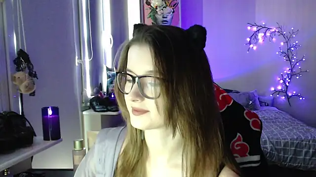 Snapshot of LunaXcherry chatting on April 29, 2026, 4:44 pm LunaXcherry online show from April 29, 2026, 4:44 pm
