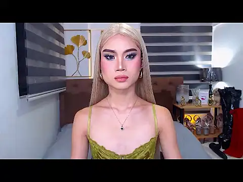 JuicyCockThea online show from June 21, 2026, 1:06 pm
