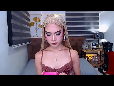 JuicyCockThea online show from June 18, 2026, 11:37 am