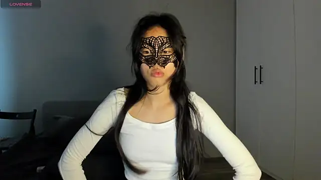 HelenBlazeTrt online show from June 19, 2026, 2:06 am
